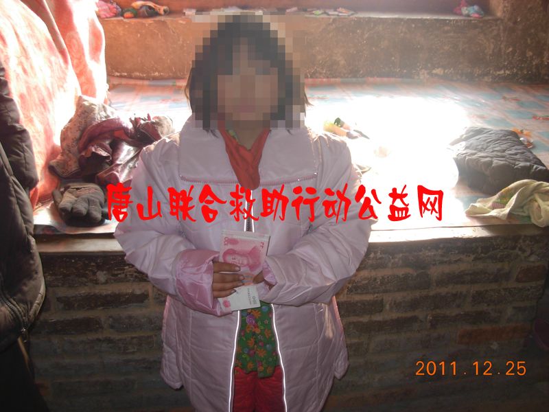 穿上新棉衣的孩子.jpg